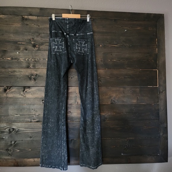 T Party Black Mineral‎ Wash Flare Yoga Pants Fold Over Waist Womens L Cross Back - Picture 2 of 14